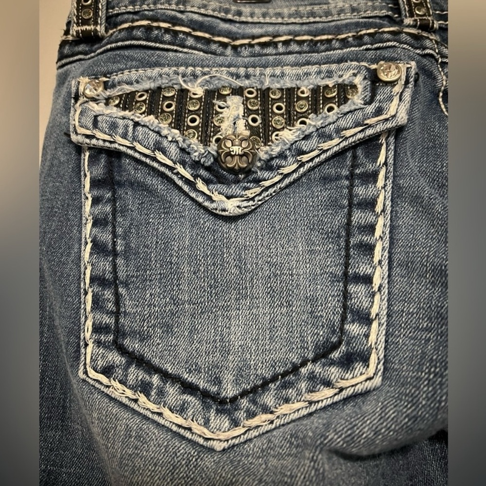 Miss Me Jeans, Size 28, Bootcut, inseam 33”, EUC!